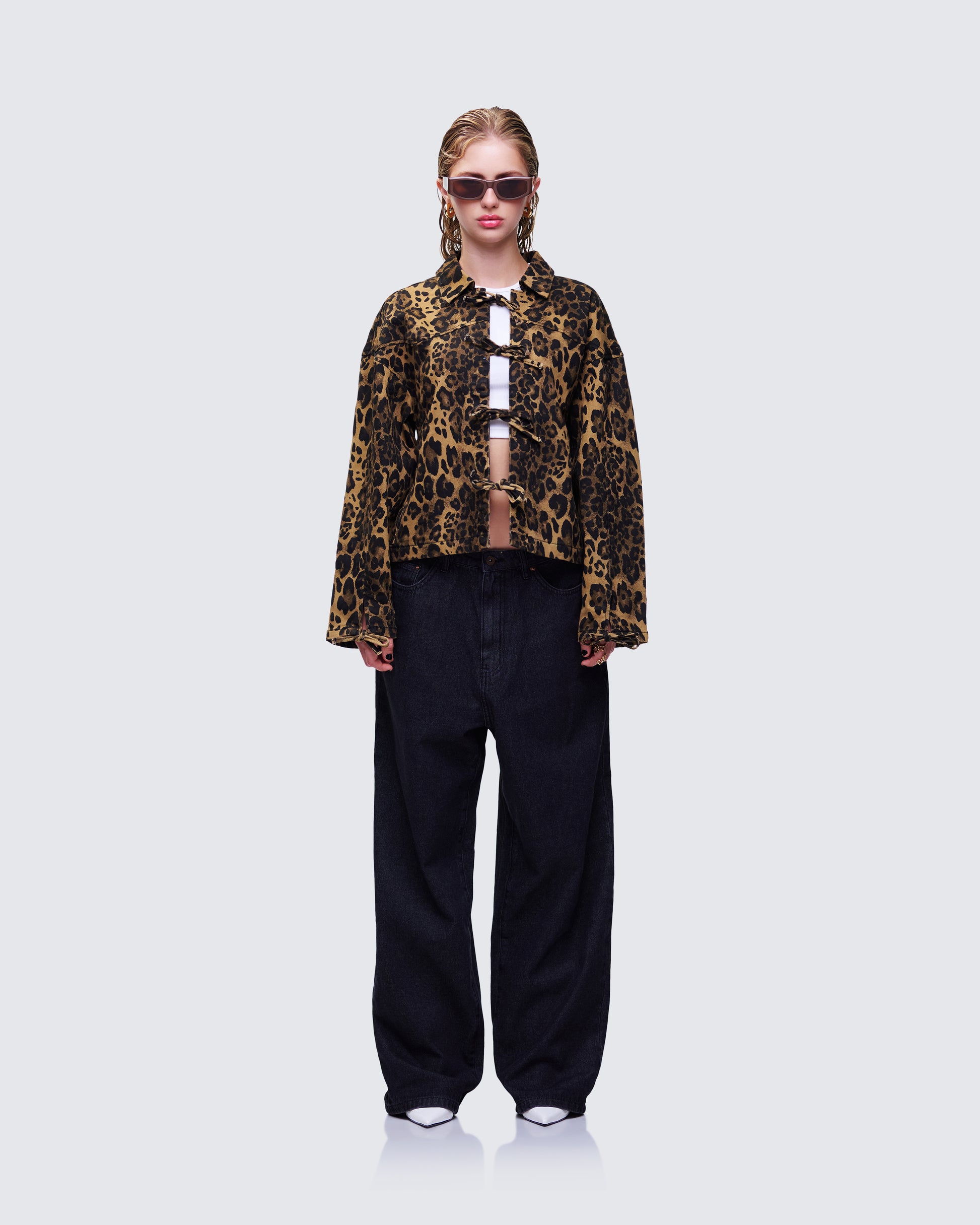 Lucretia Leopard Set model front