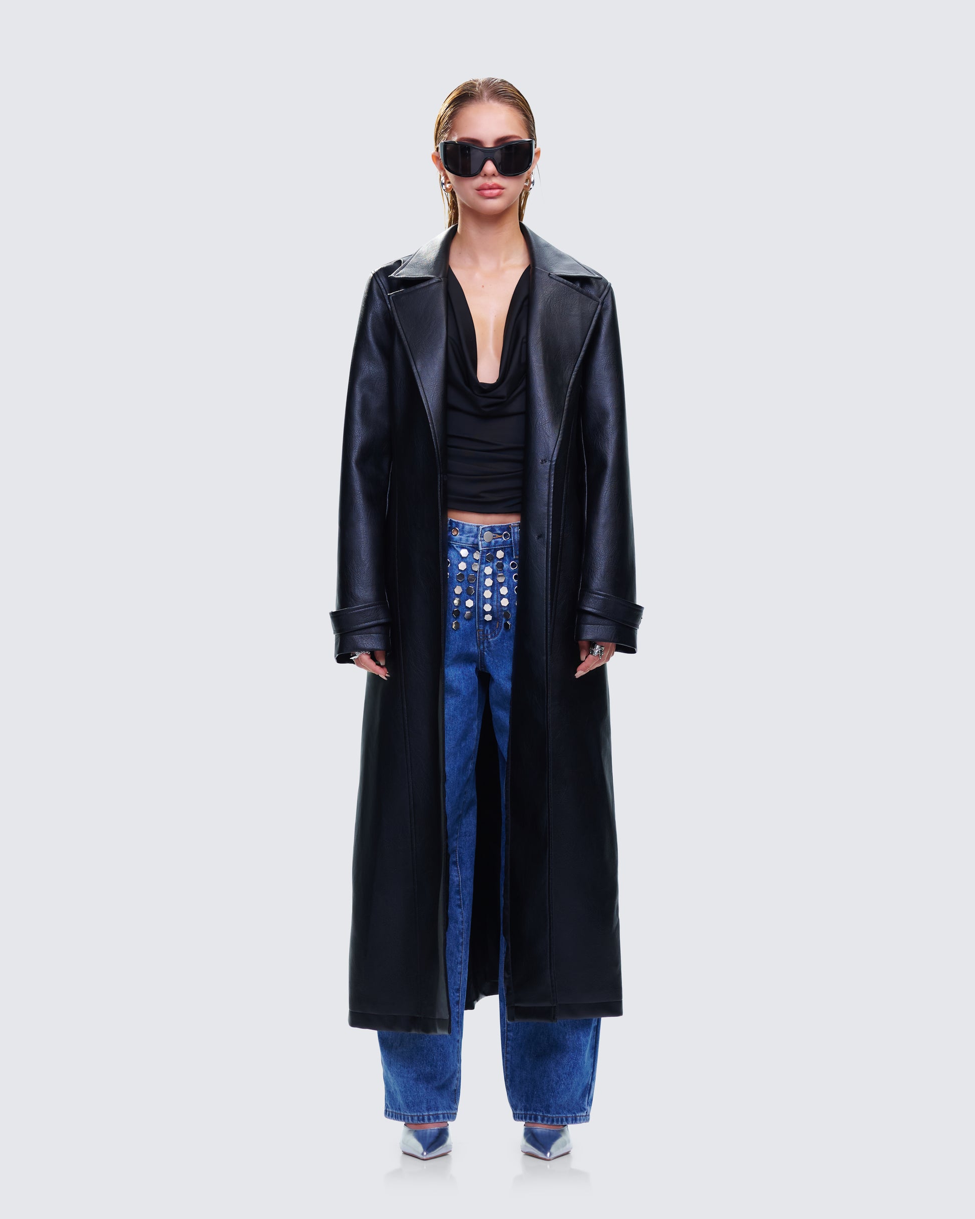 Mavi Vegan Leather Set model front