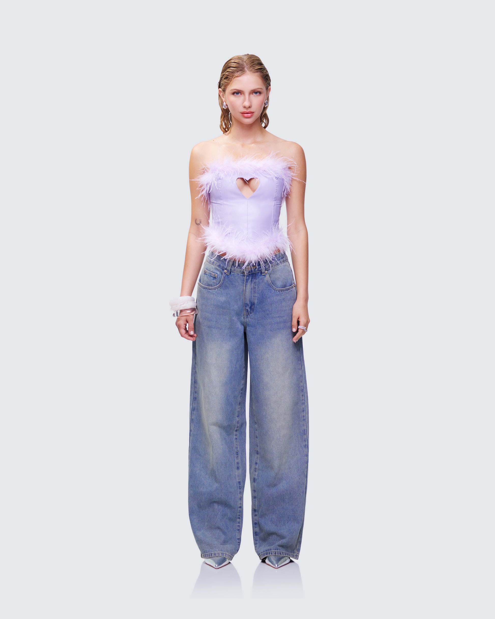 Abrielle Feather Set model front