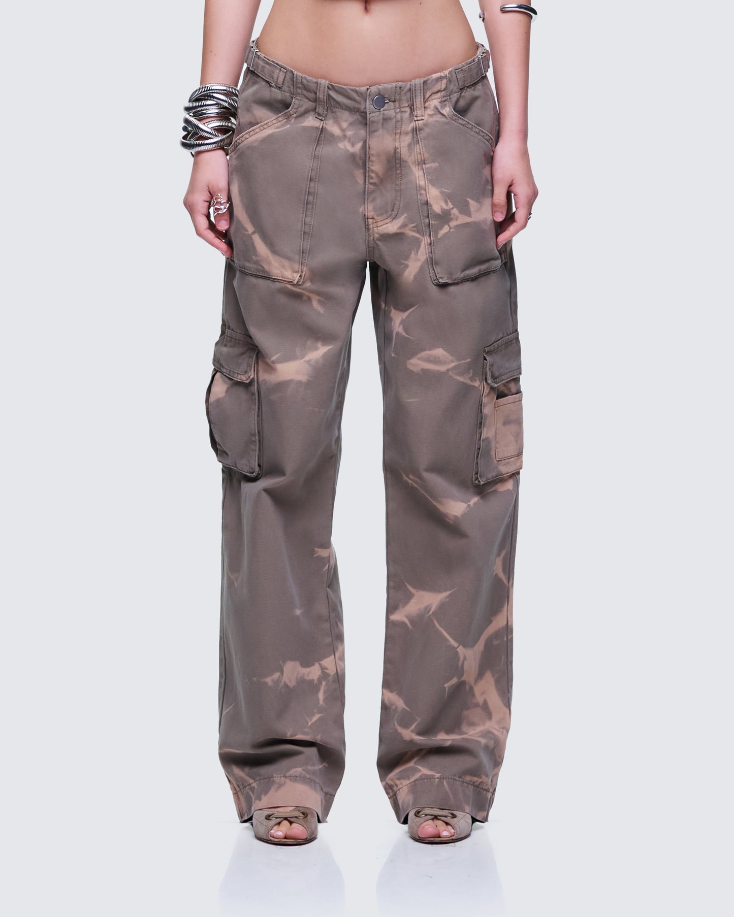 Oihana Brown Twill Cargo Pant model front