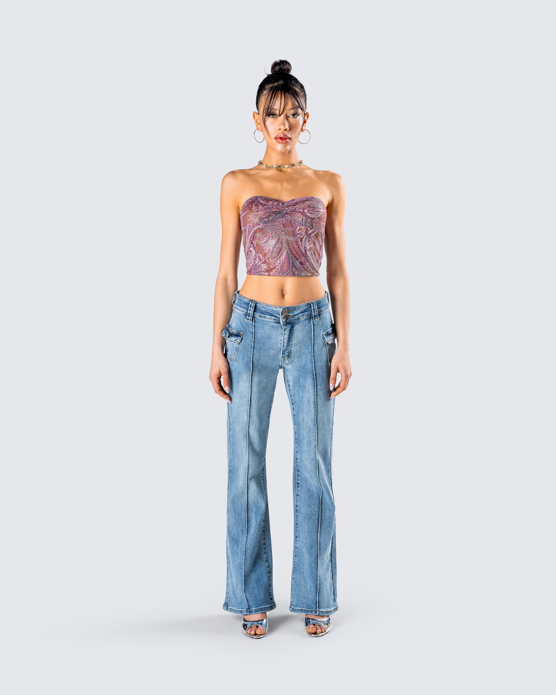 Adley Paisley Set model front