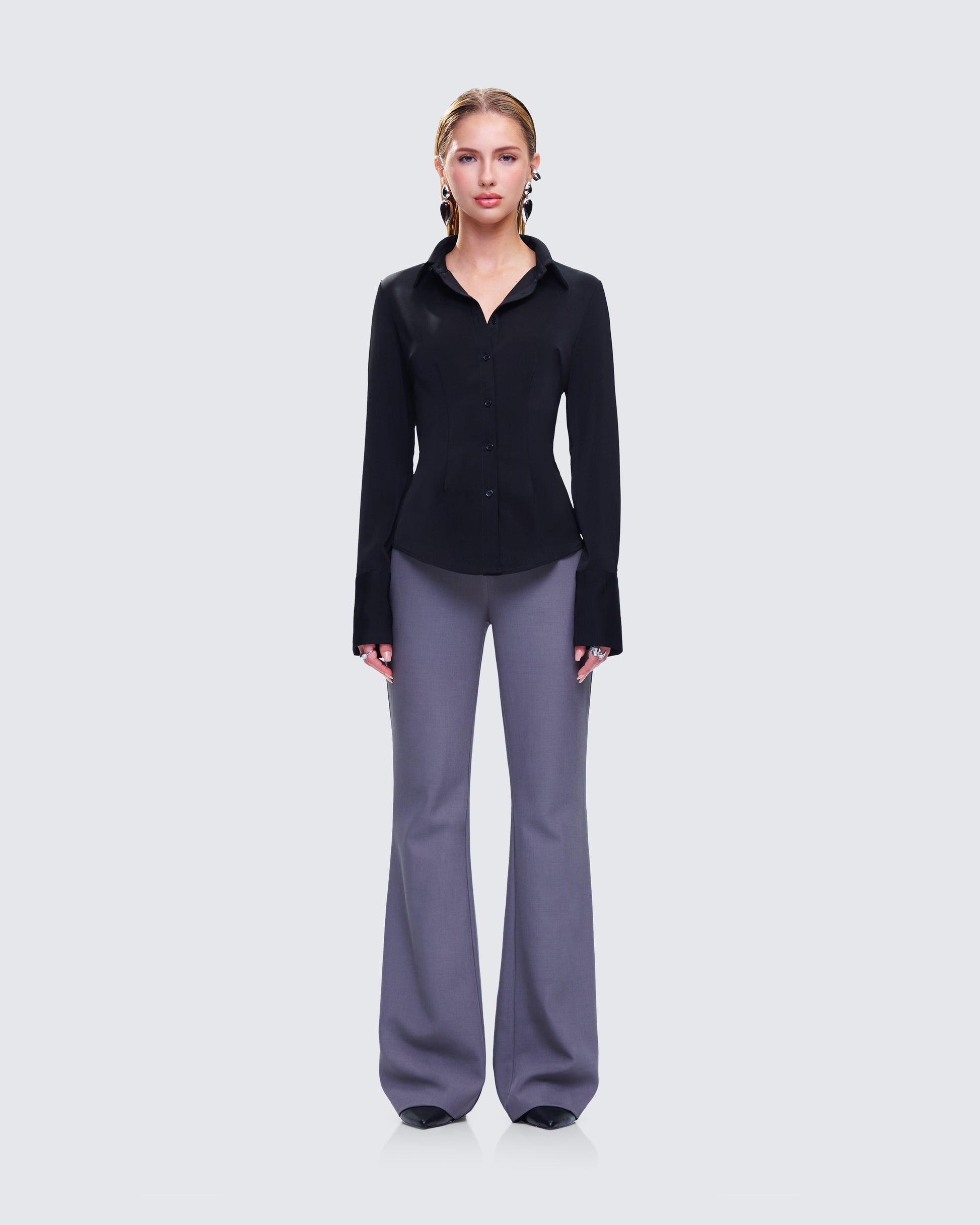 Avyanna Smart Set model front