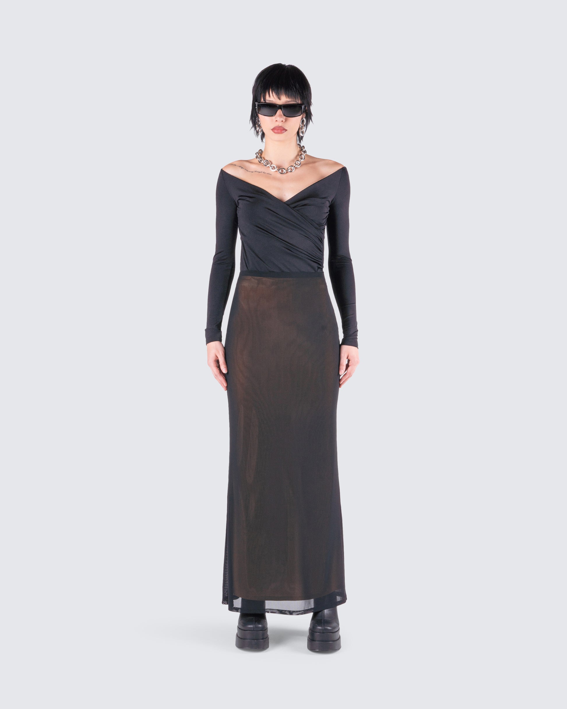 Cait Elegant Set model front