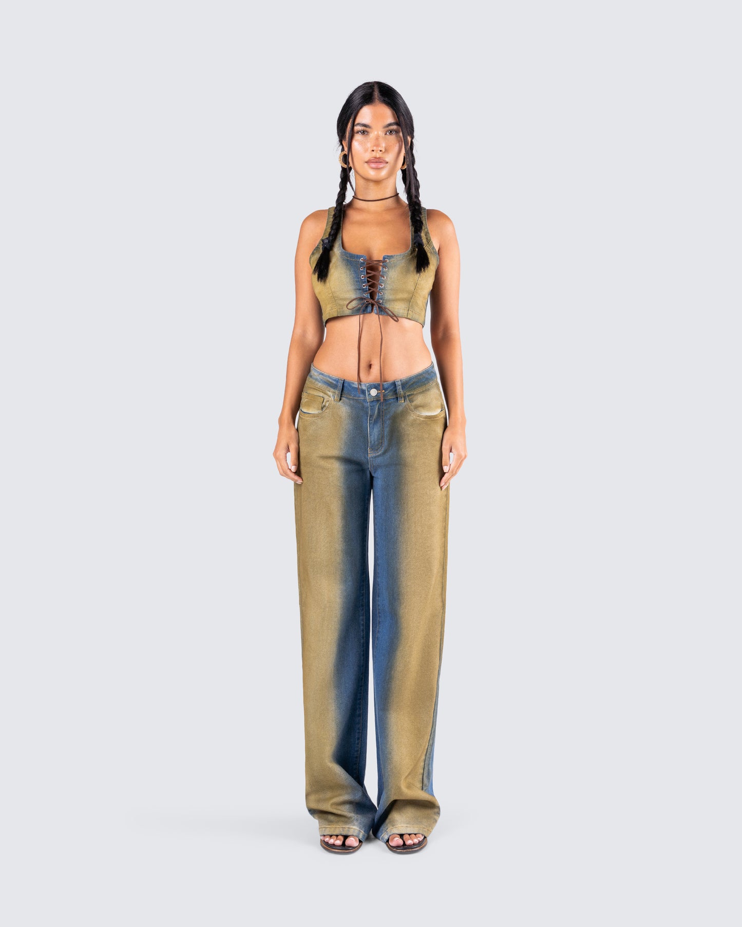 Cassidy Casually Cool Set model front
