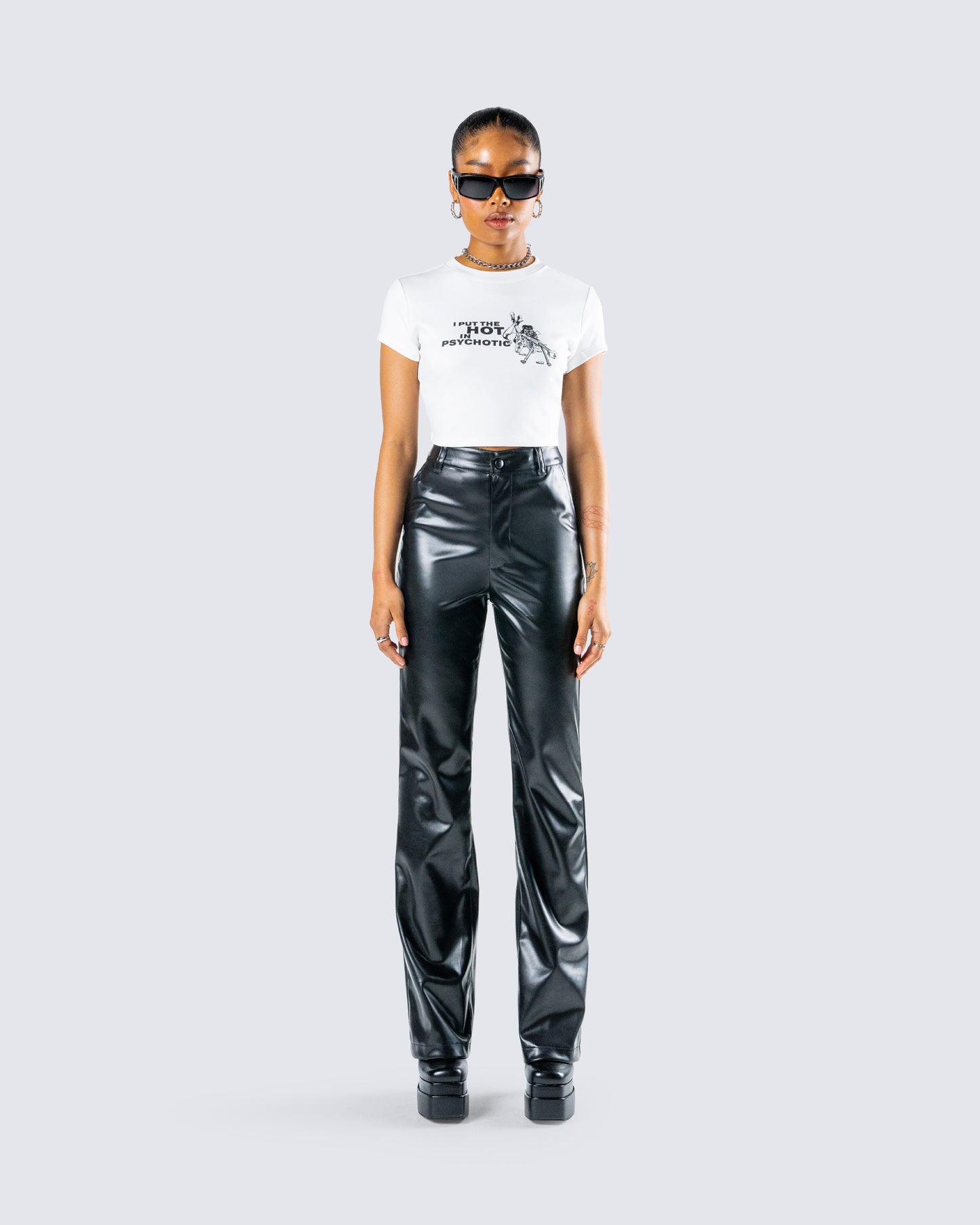 Chaya Graphic Set model front