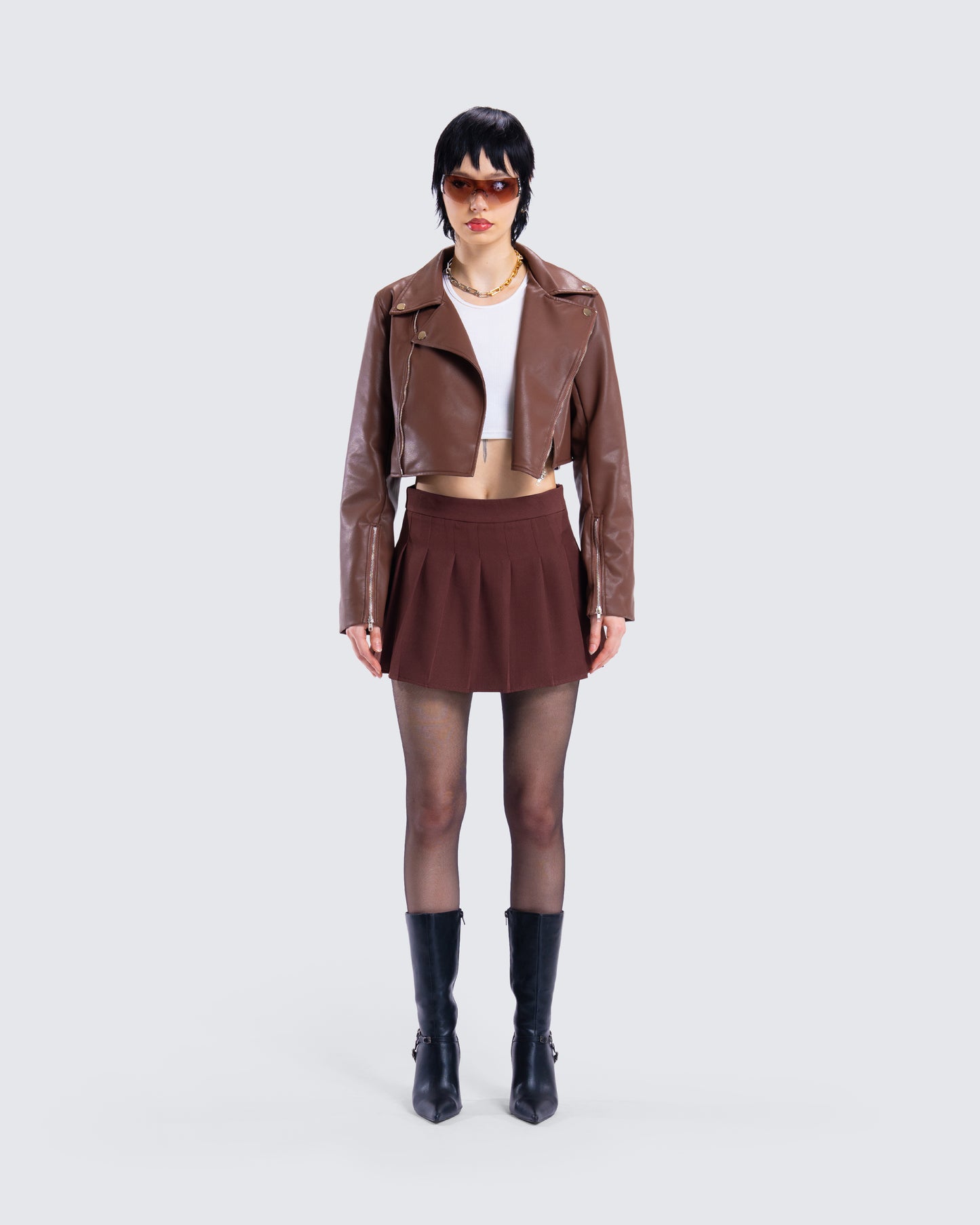 Donny Brown Pleated Set model front