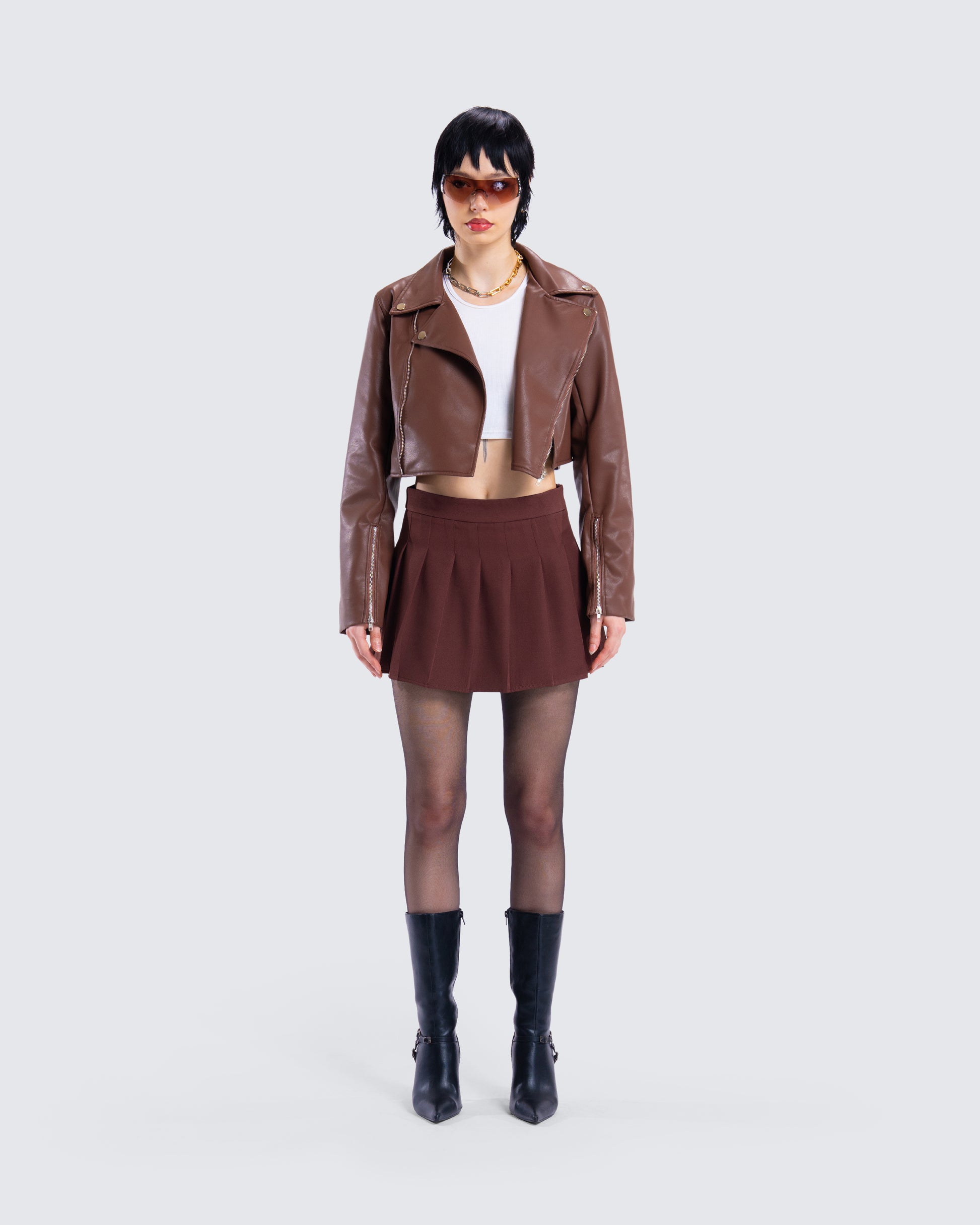 Donny Brown Pleated Set model front