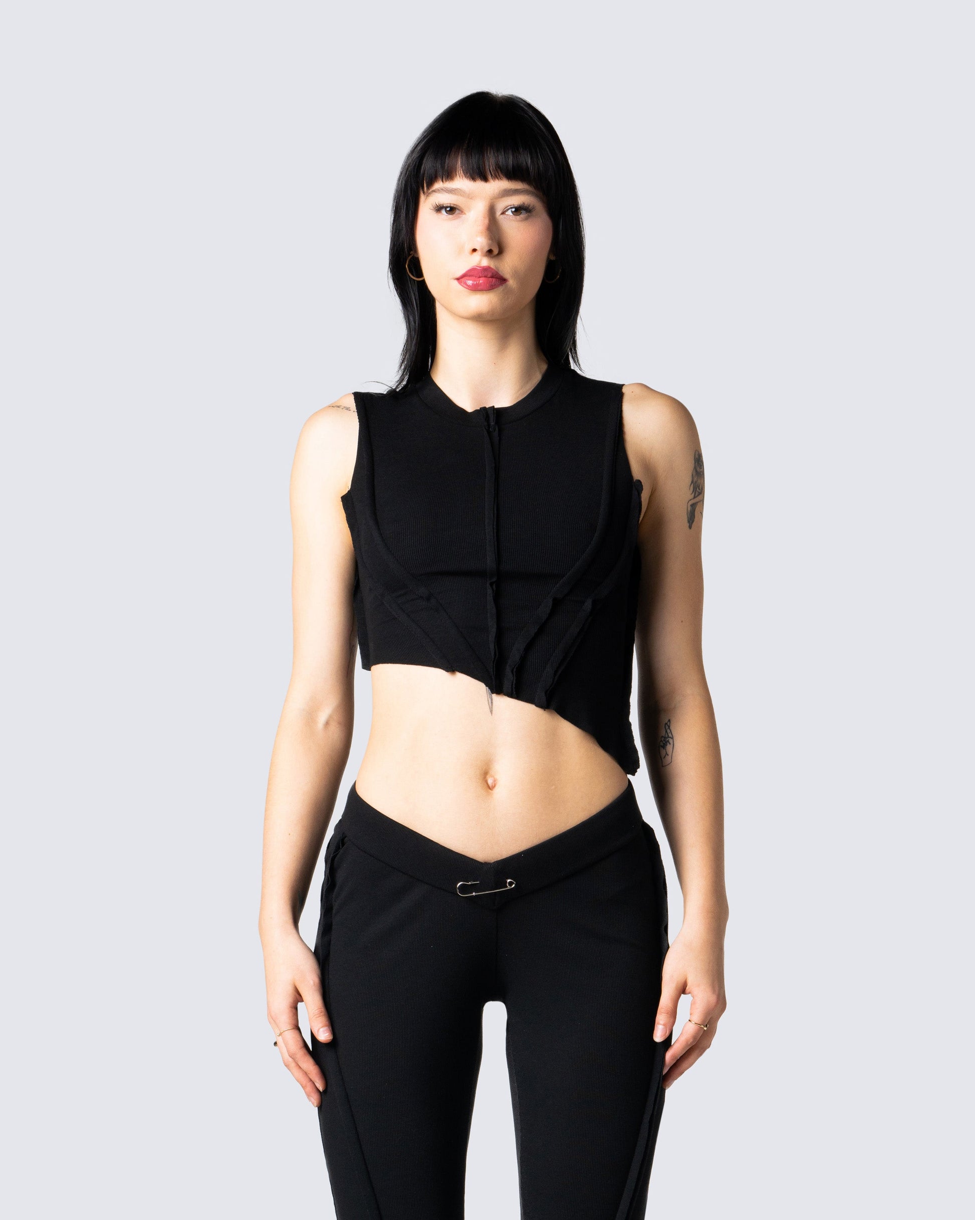 Iva Black Ribbed Cropped Top model front
