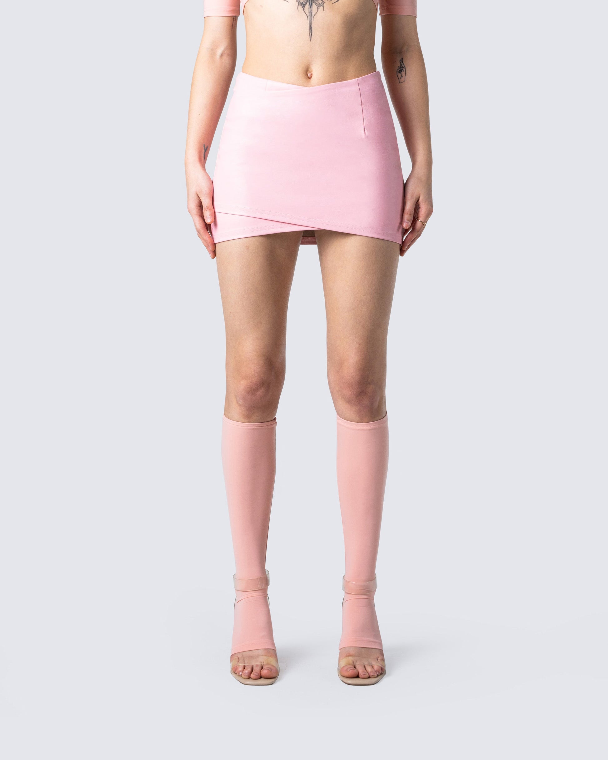 Jacque Pink Leg Warmer model front