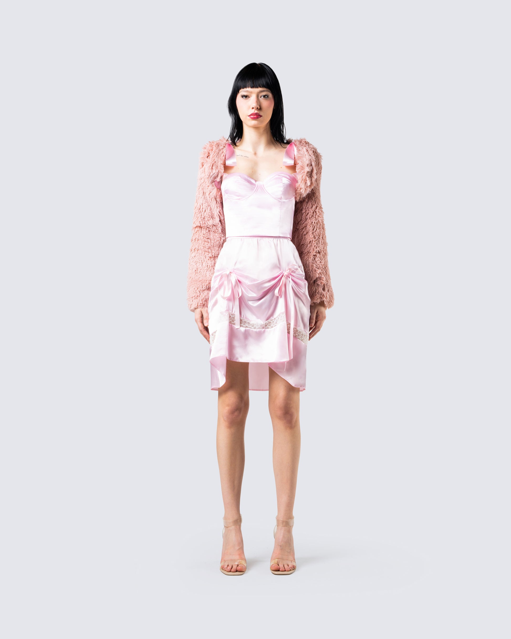 Edith Modern Royalty Set model front