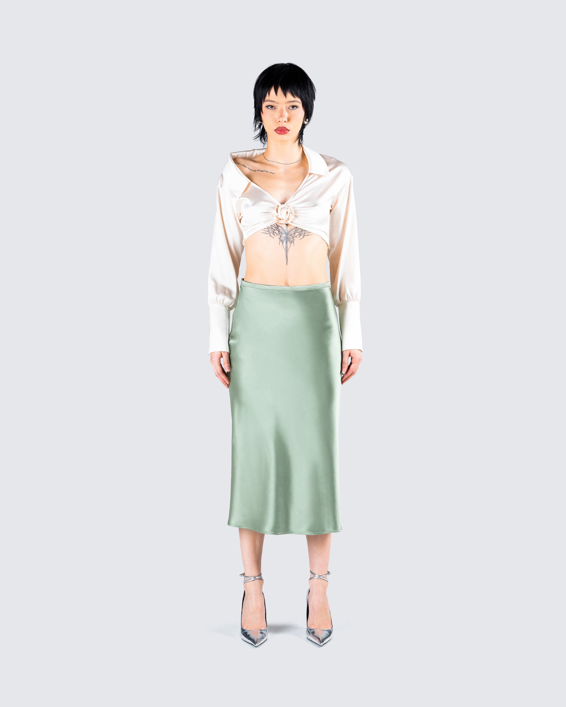 Noor Satin Set model front