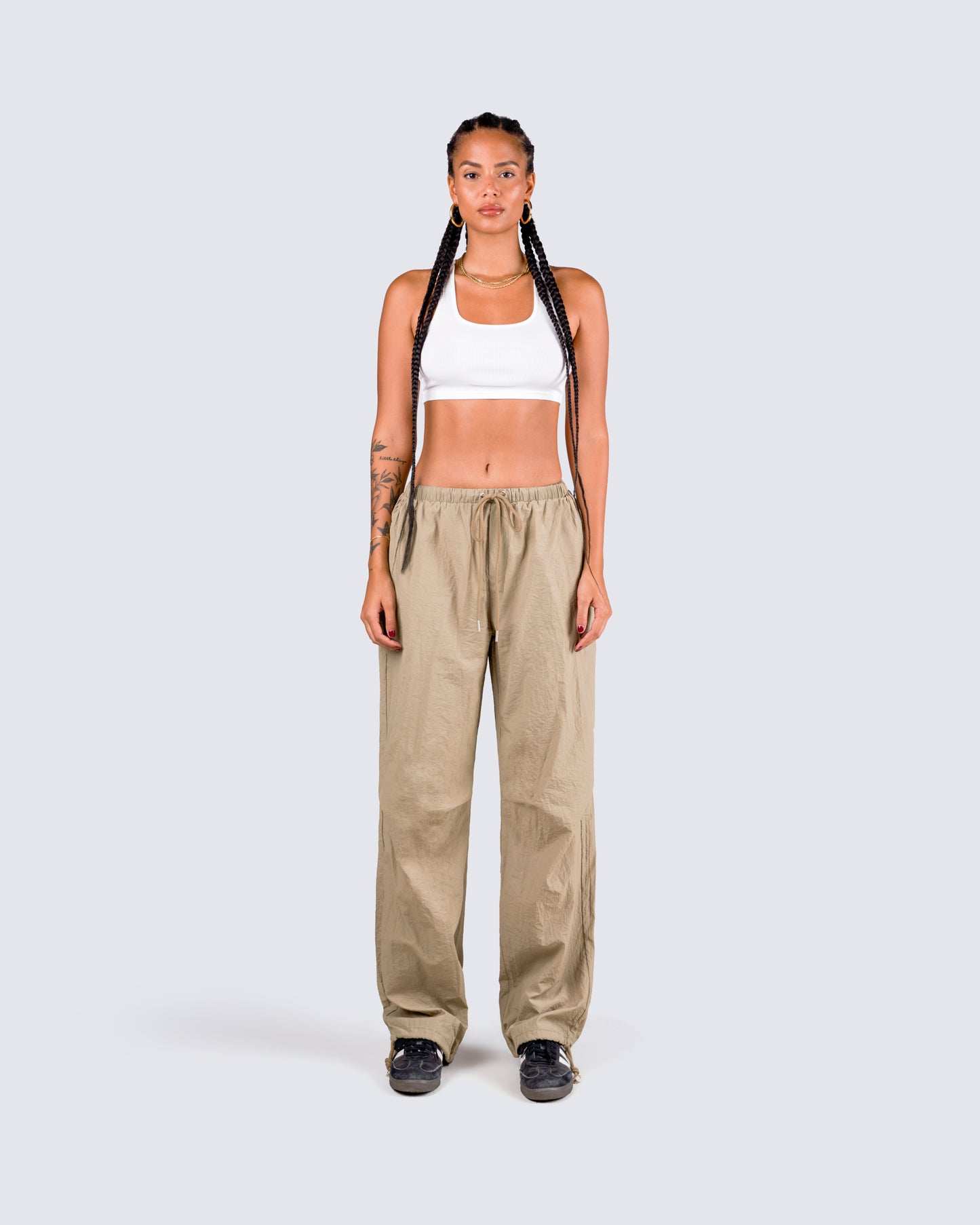 Sasha Simplistic Set model front