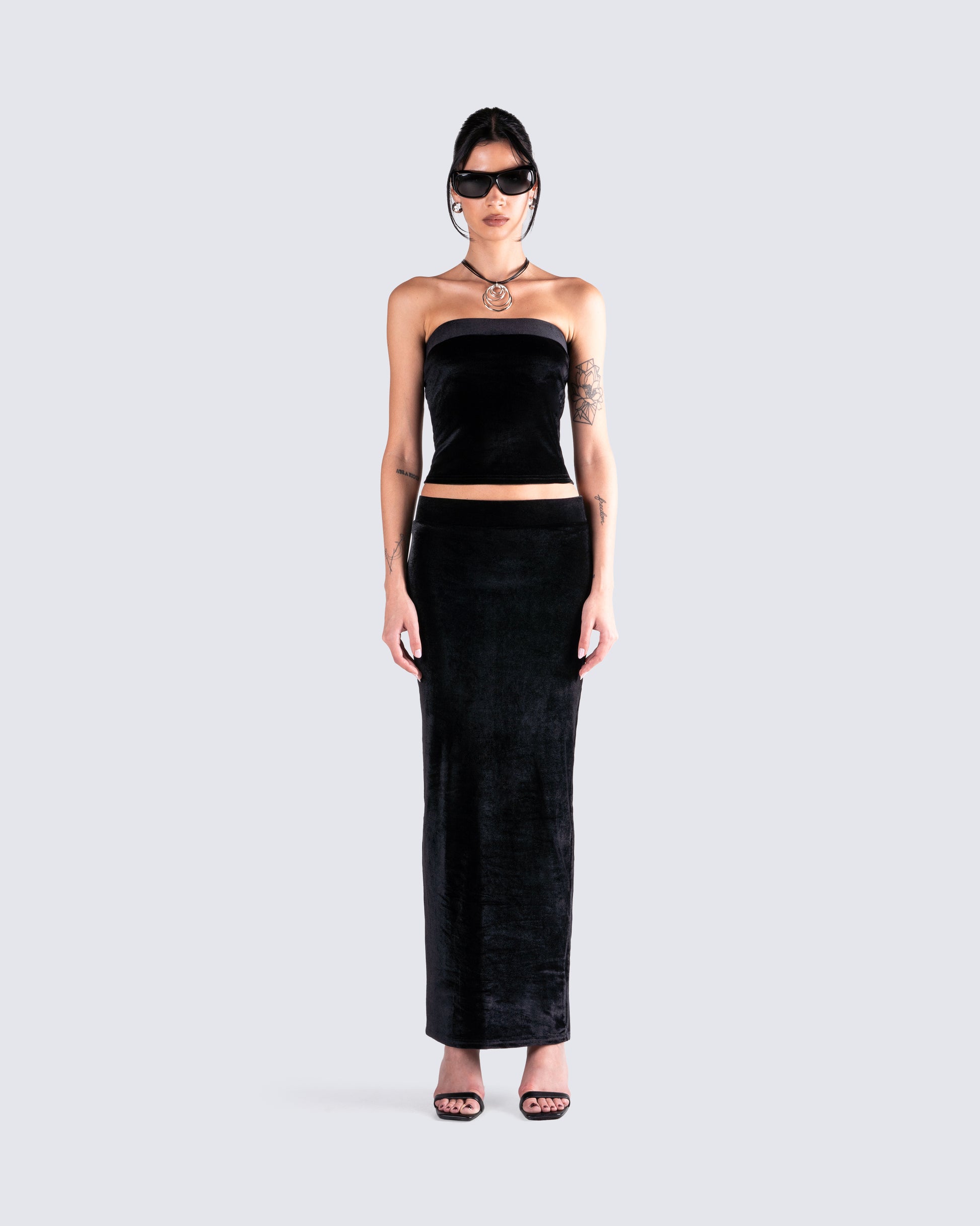 Ayla Black Velvet Tube Top model front
