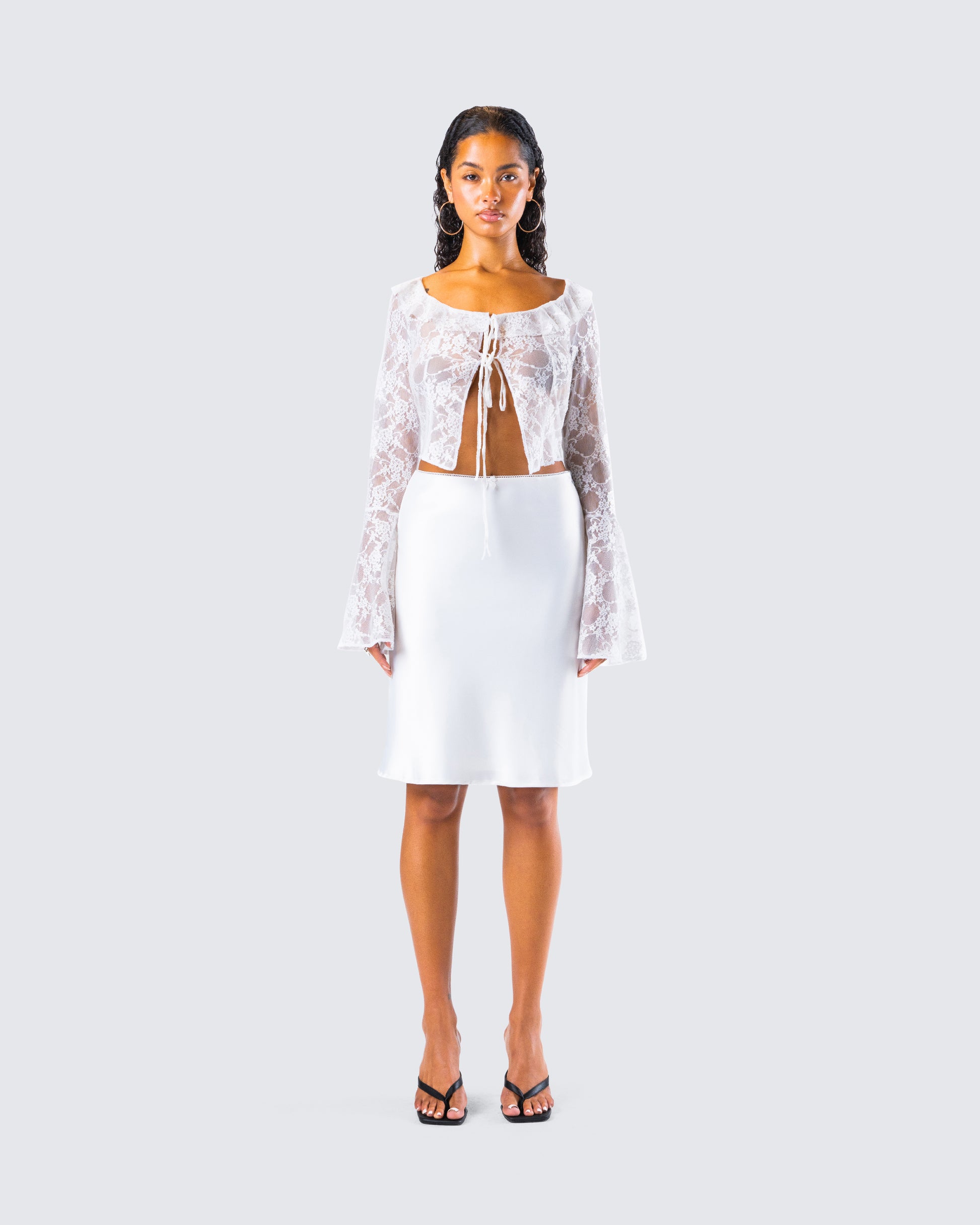 Zaina Lace Set model front
 