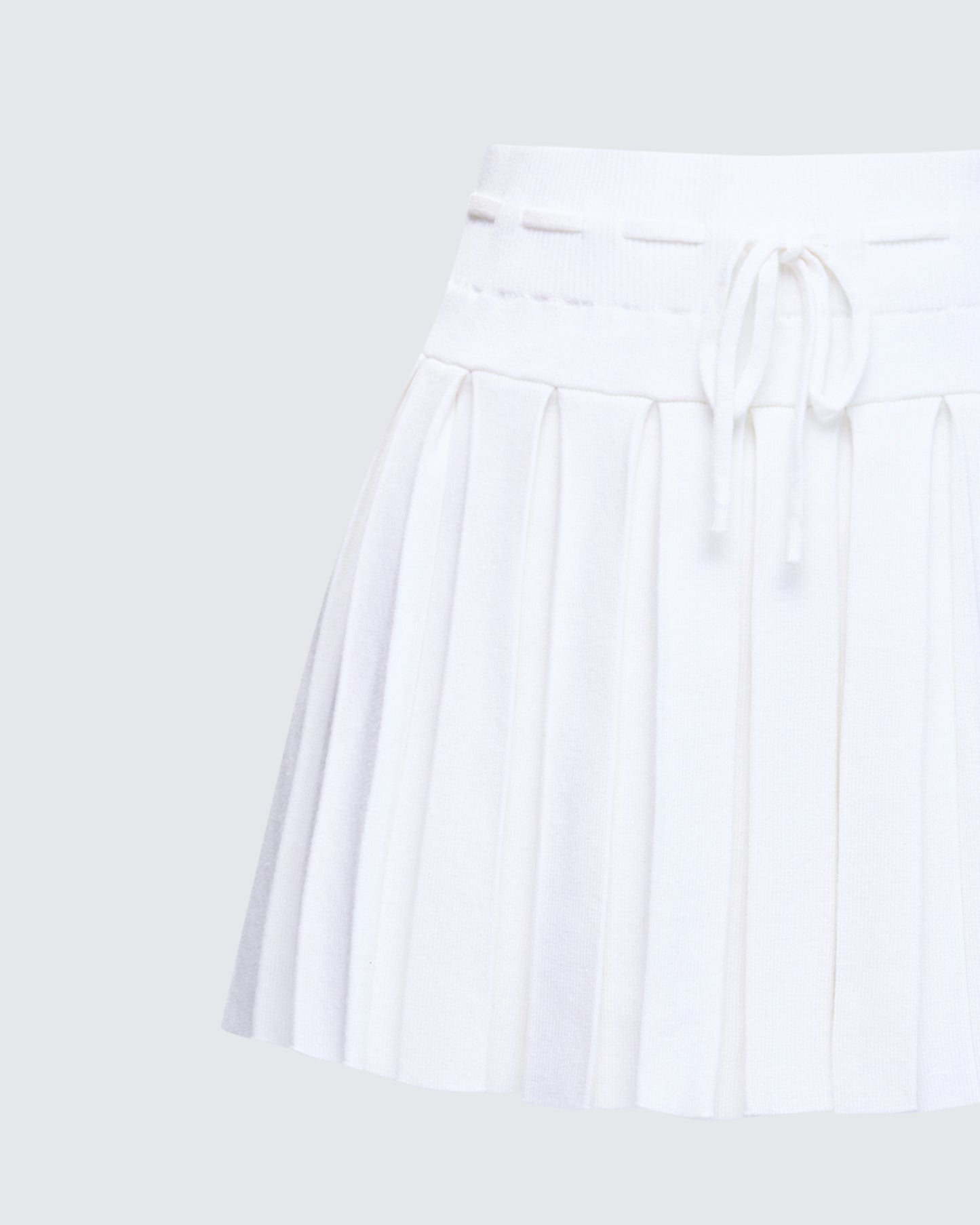 Lucien White Ribbon Path Knitted Pleated Skirt