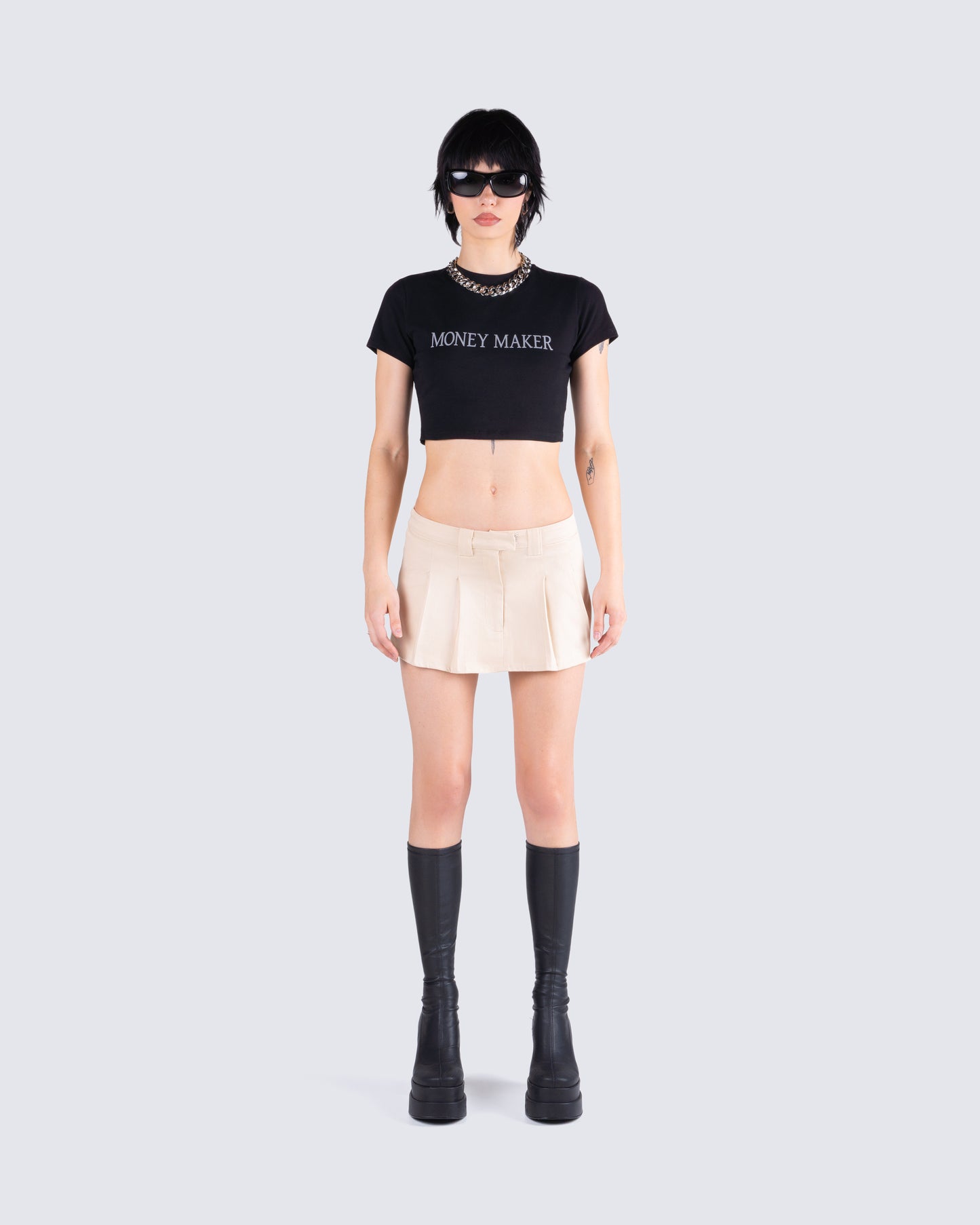Gwendolyn Graphic Set model front