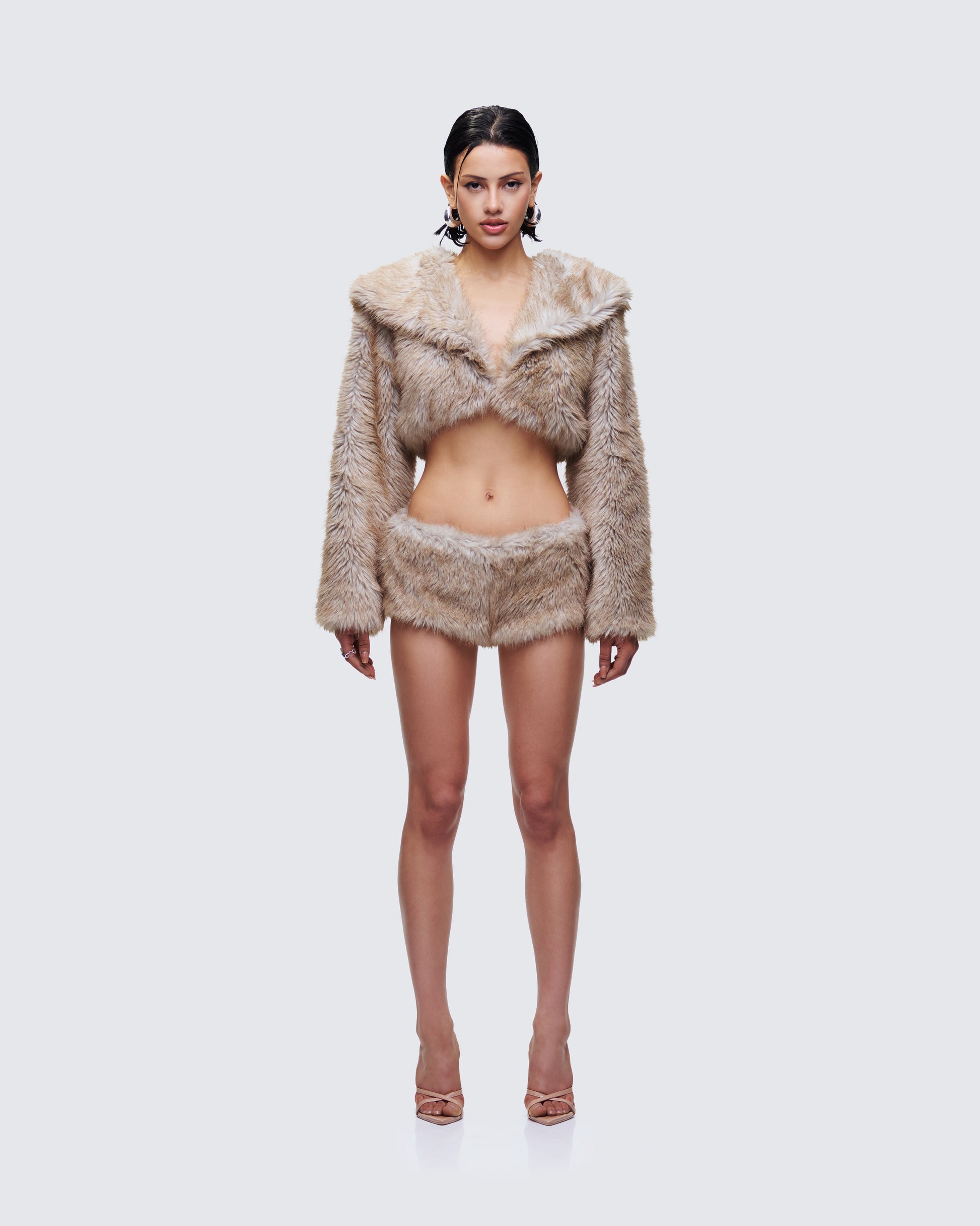 Marilyn Faux Fur Set model front