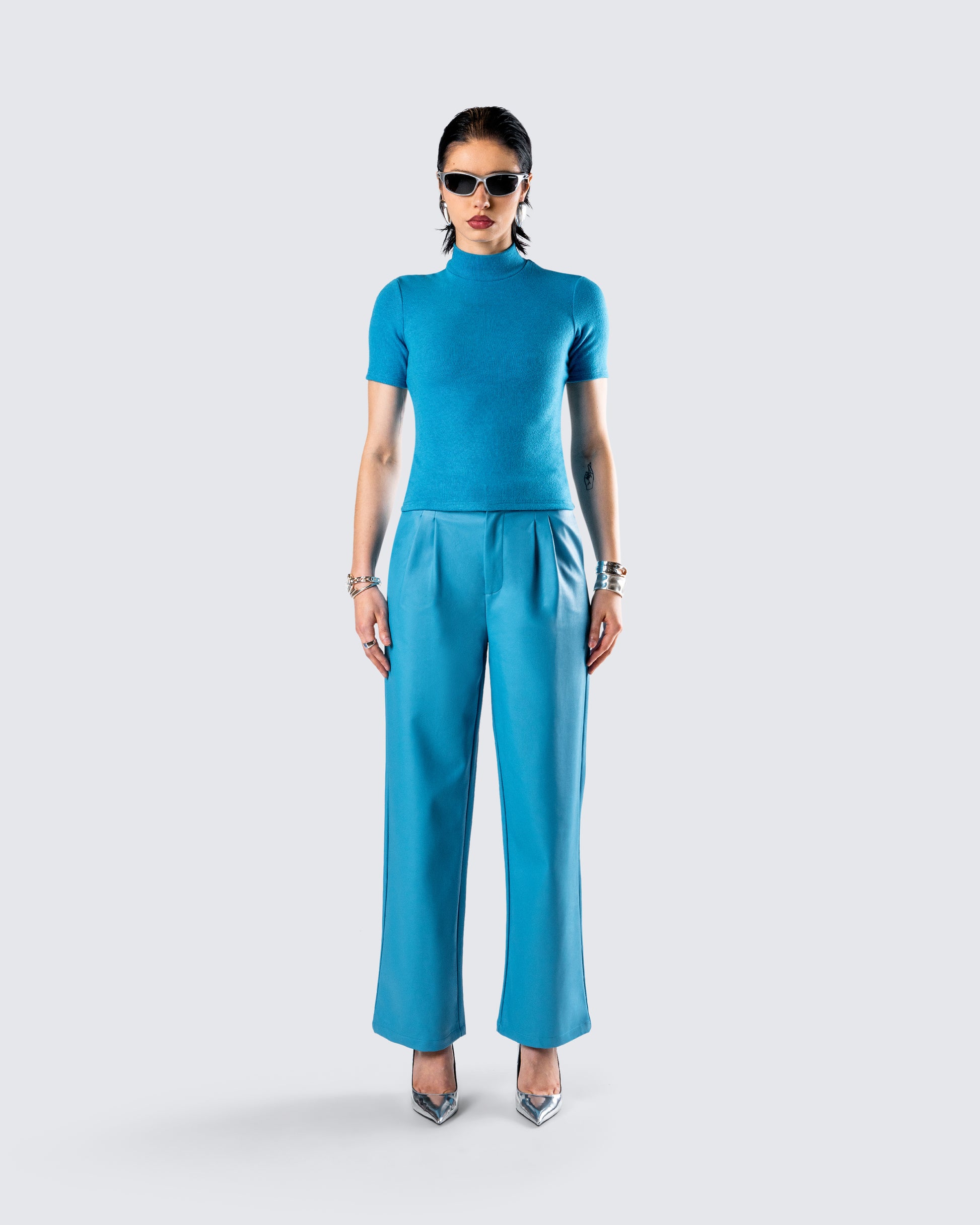 Maz Turquoise Set model front