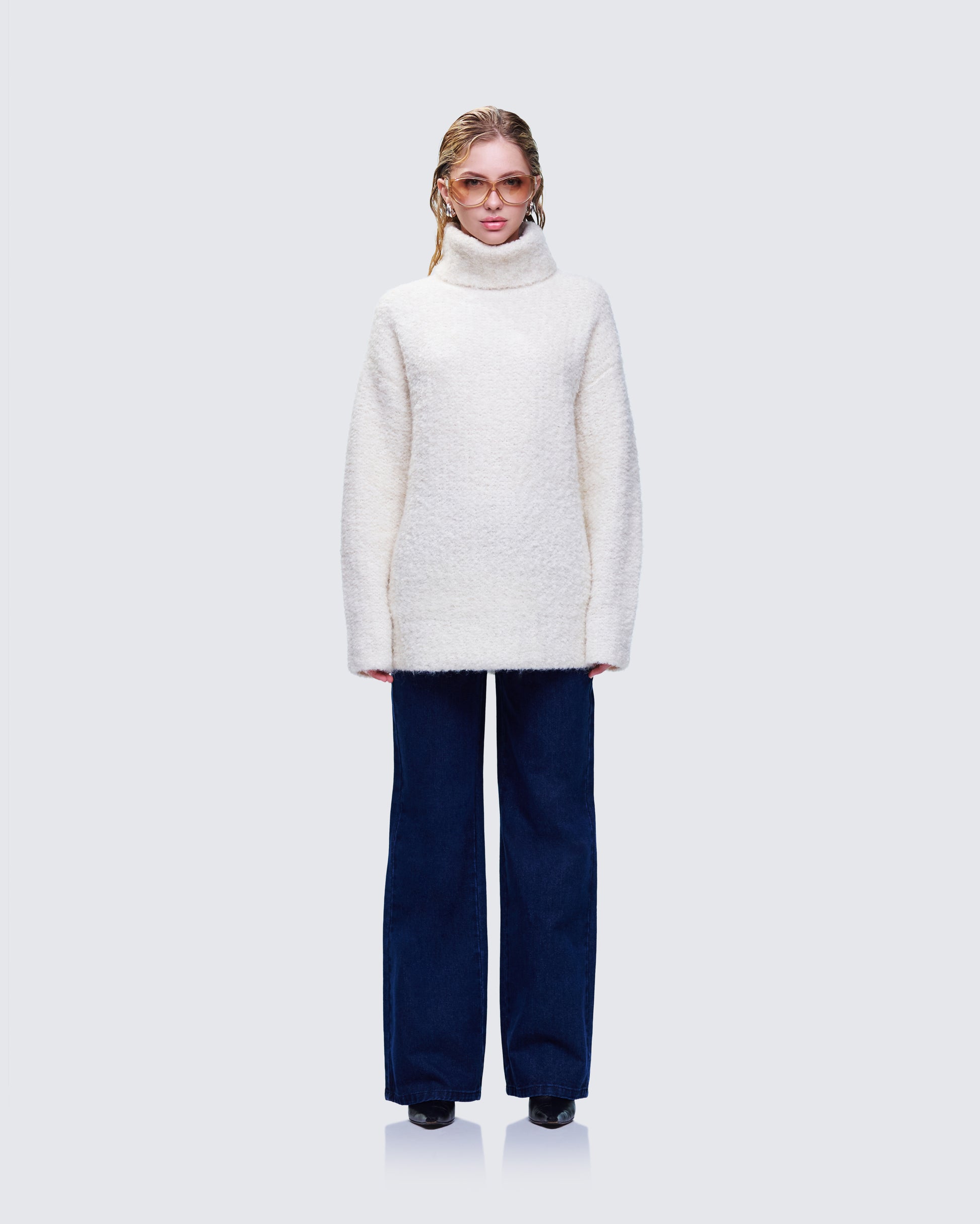 Nia Sweater Set model front