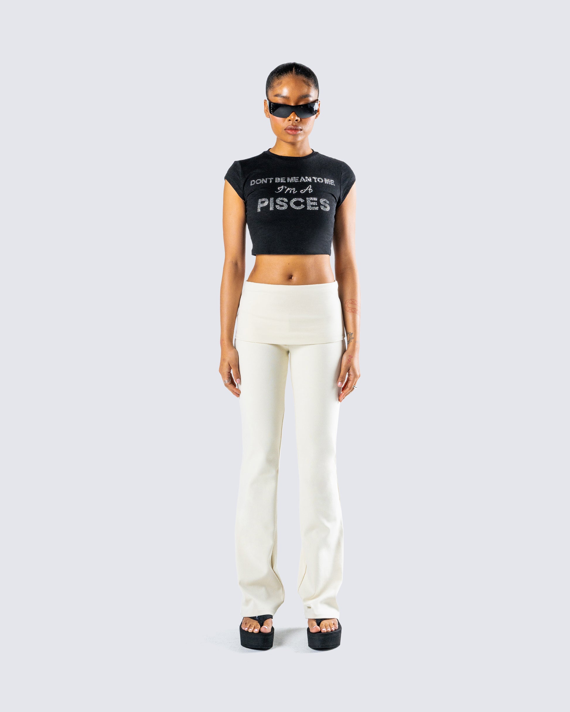 Shirin Pisces Set model front