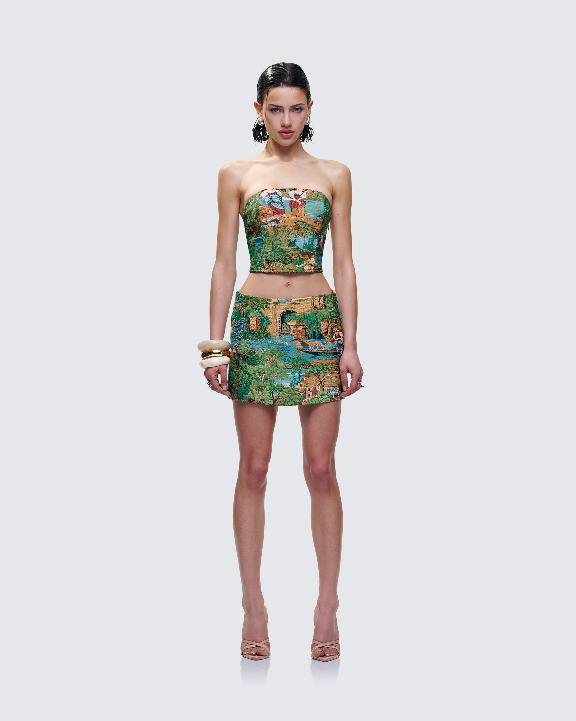 Viviette Tapestry Set model front