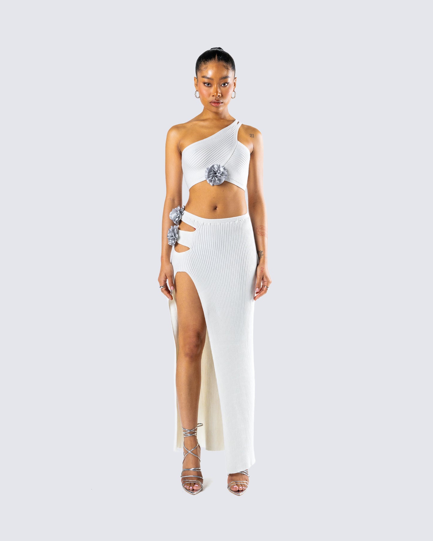Yuka White Knit Set model front